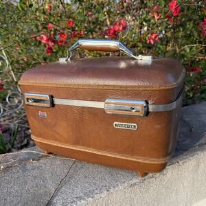 American Tourister Traveler Brown Train Case Makeup Case With Tray